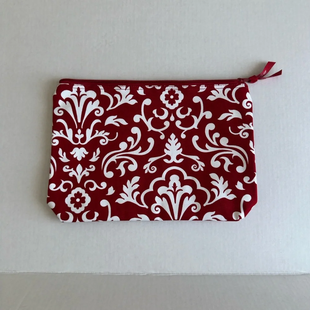 Thirty One Gifts Red Parisian Pop Zipper Pouch
